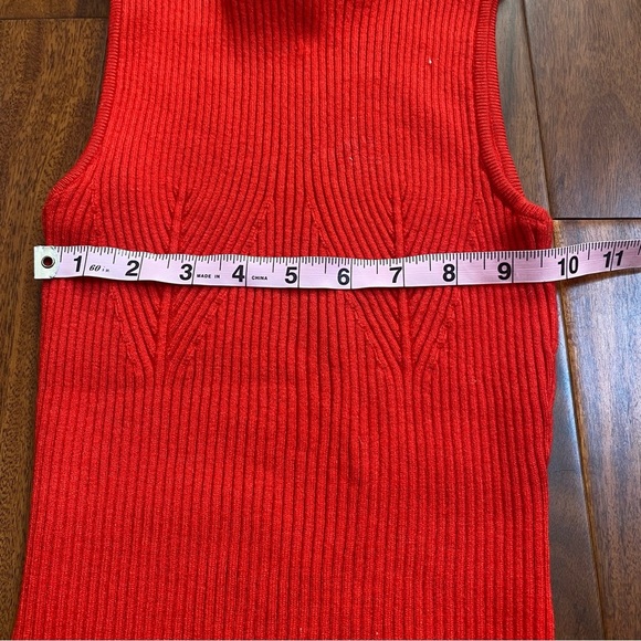Red Sleeveless Ribbed Knit Top - Picture 5 of 6
